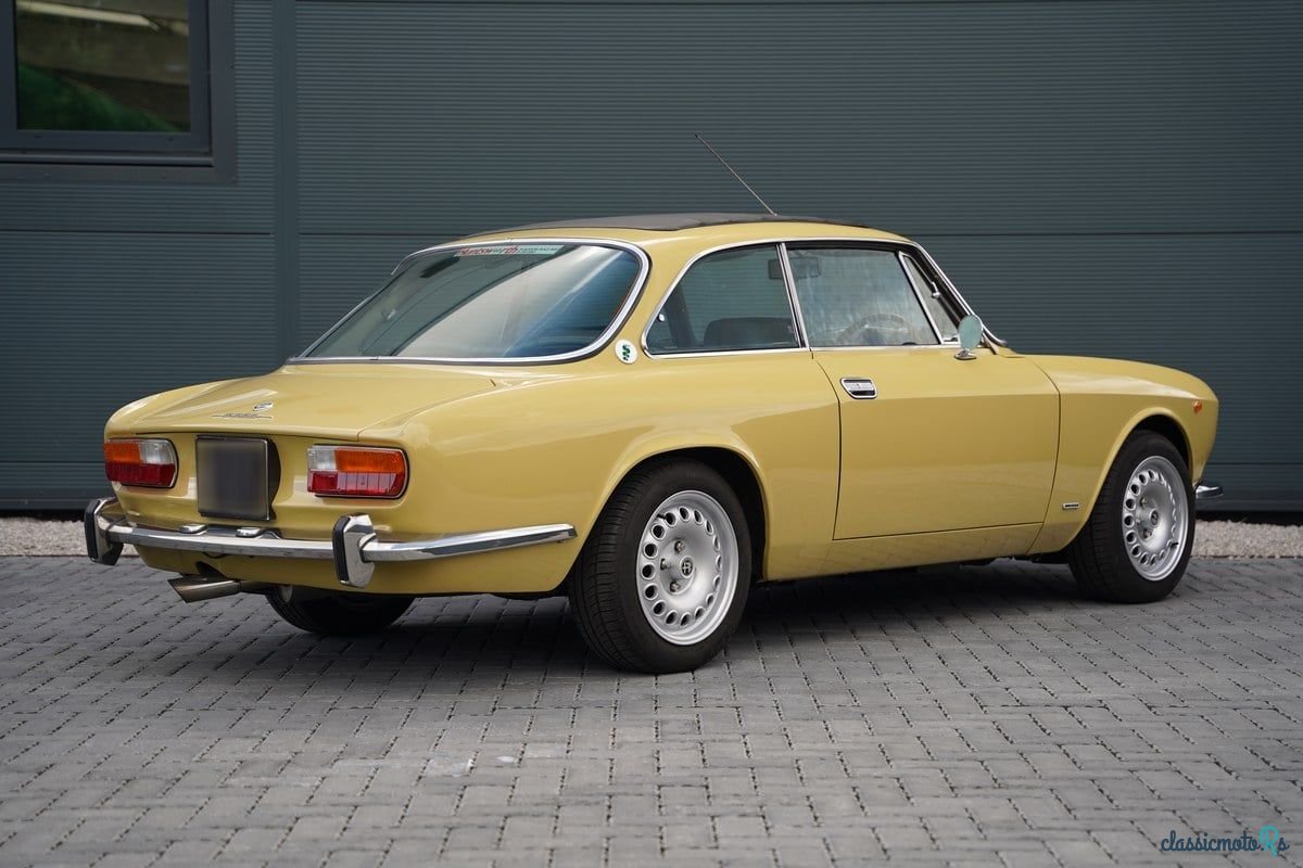 1975' Alfa Romeo 2000 photo #4