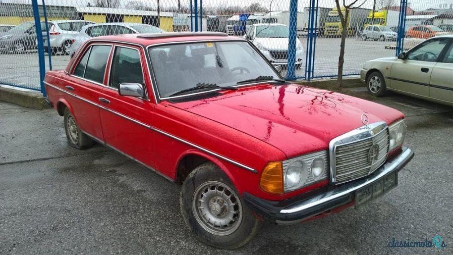 1980' Mercedes-Benz 123 240 photo #2
