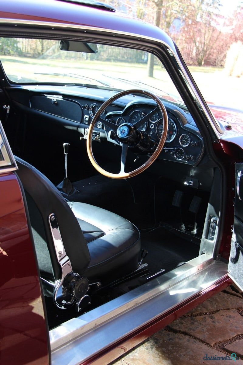 1966' Aston Martin DB6 photo #4