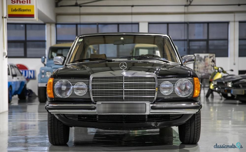 1980' Mercedes-Benz 240 photo #2