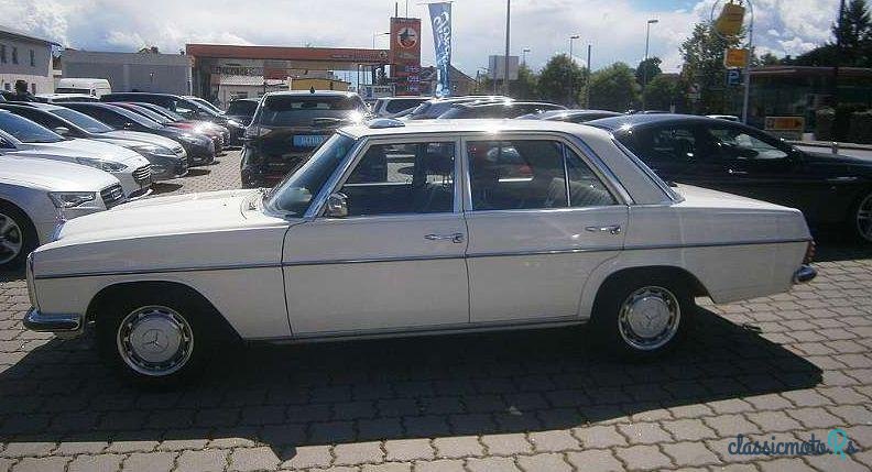 1973' Mercedes-Benz 240 D photo #2
