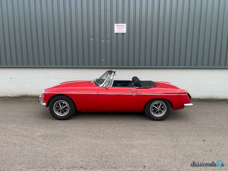 1970' MG MGB photo #4