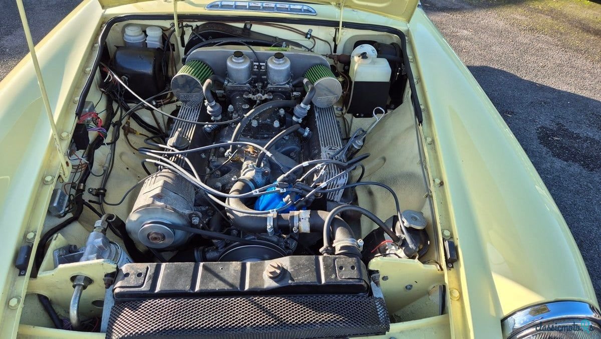 1974' MG MGB photo #4