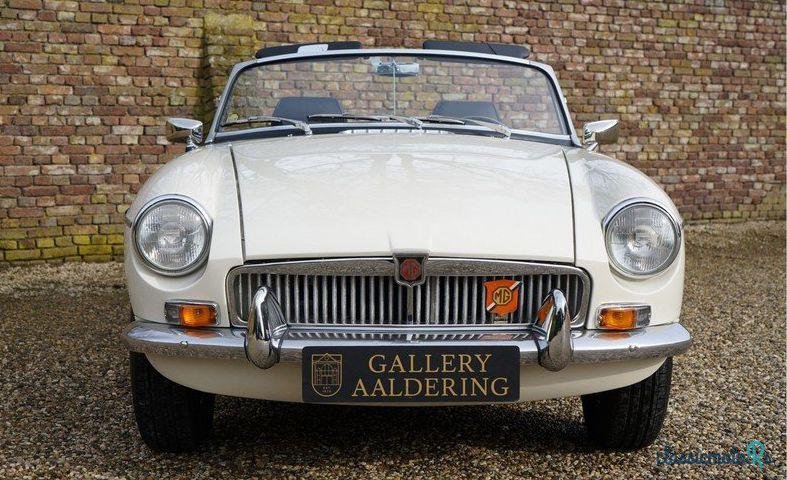 1976' MG Roadster photo #4