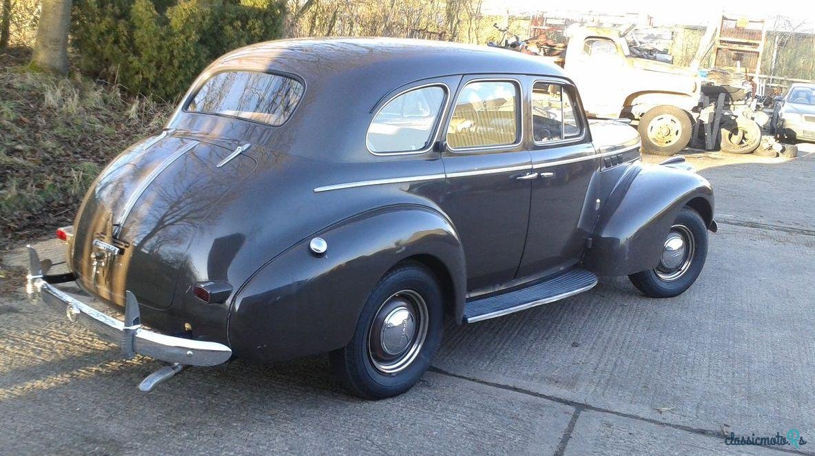 1940' Pontiac Silver Streak photo #4