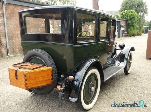 1923' Studebaker Six Sedan photo #2
