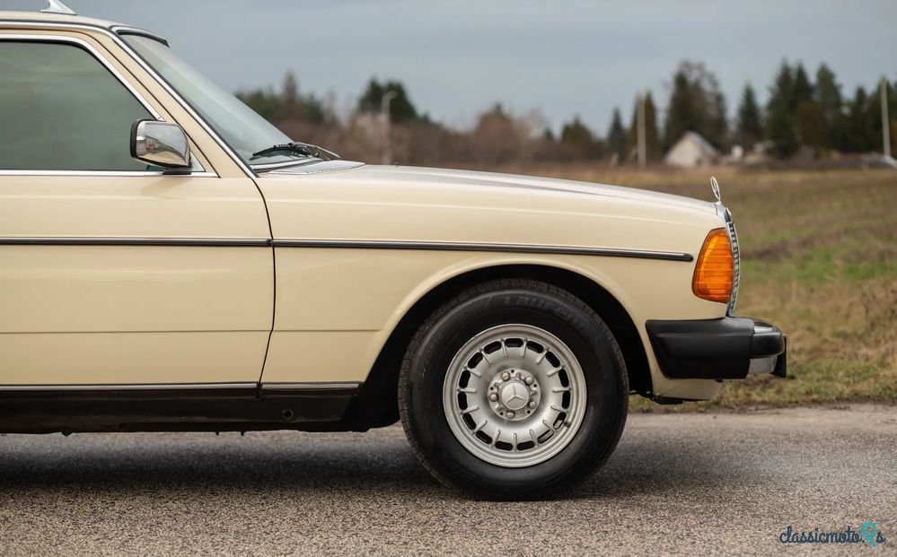 1979' Mercedes-Benz W123 photo #6