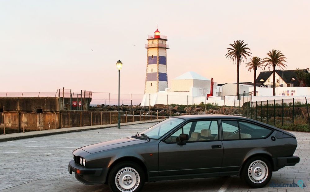 1982' Alfa Romeo GTV photo #1