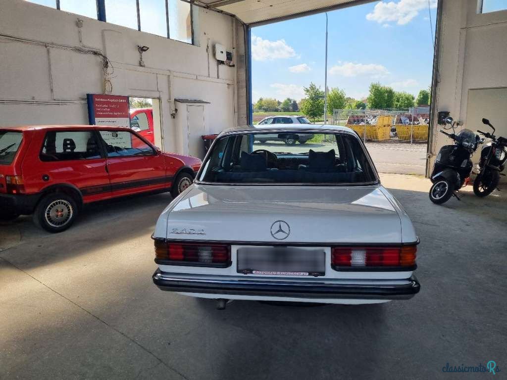 1977' Mercedes-Benz 240 W123 photo #5