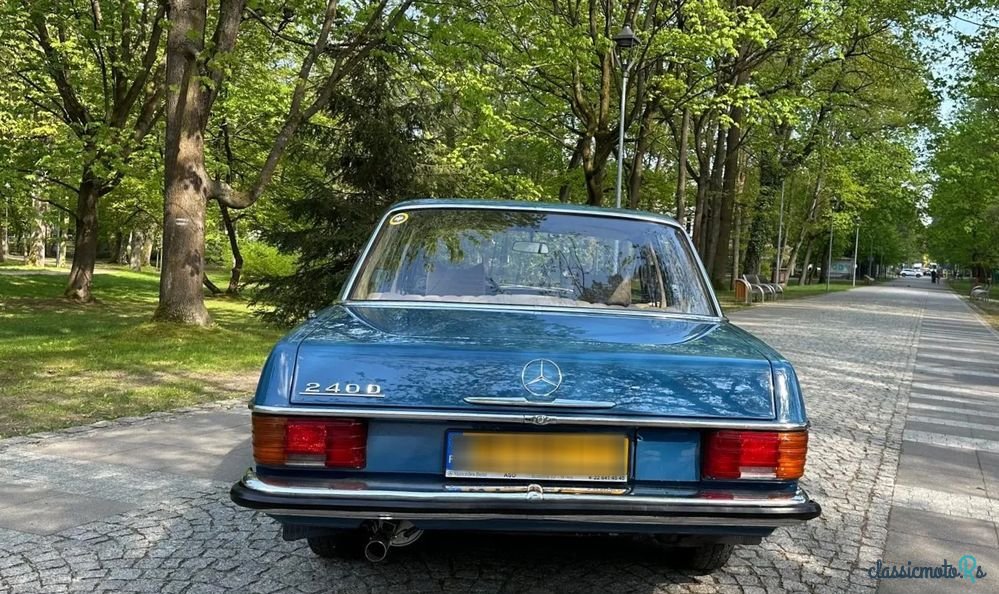 1975' Mercedes-Benz 240D photo #2