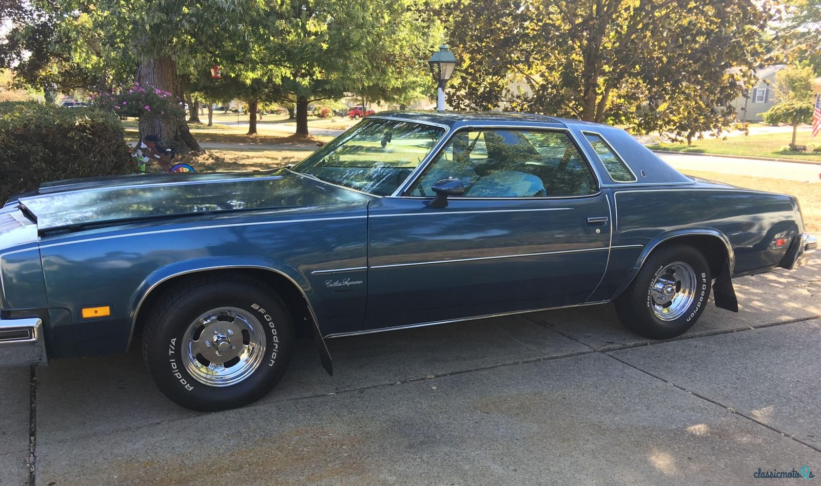 1977' Oldsmobile Cutlass Supreme photo #2