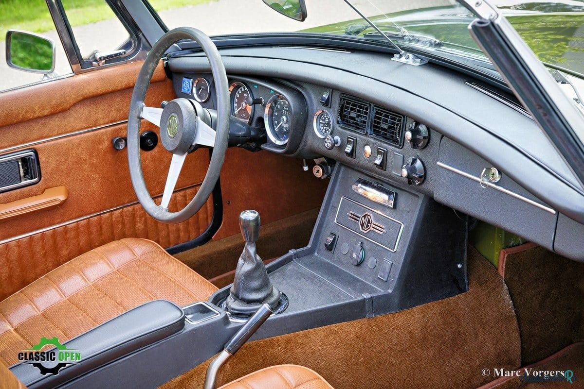 1975' MG MGB photo #6