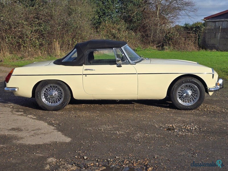 1973' MG MGB photo #4