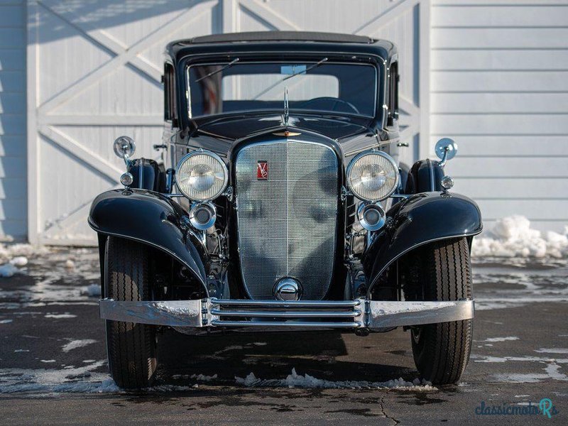 1933' Cadillac V-12 Town Sedan photo #3