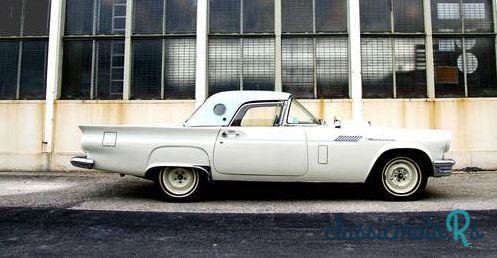 1957' Ford Thunderbird photo #2