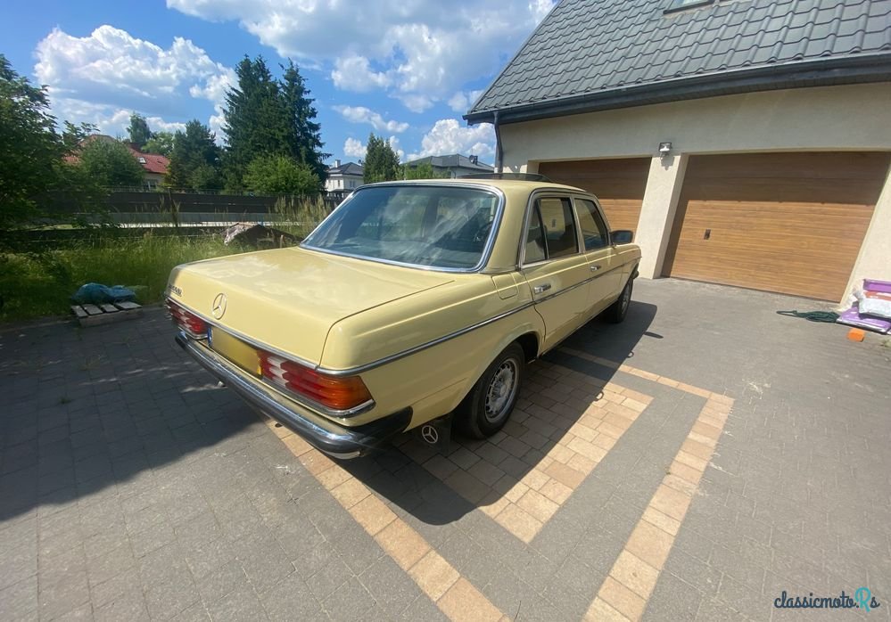 1977' Mercedes-Benz W123 photo #3