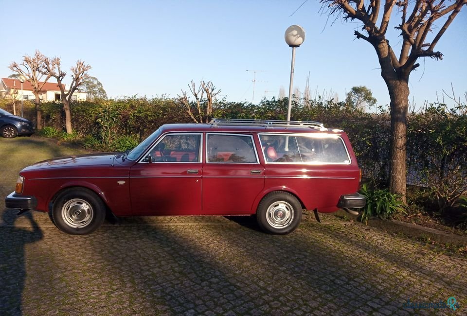 1976' Volvo 240 photo #2