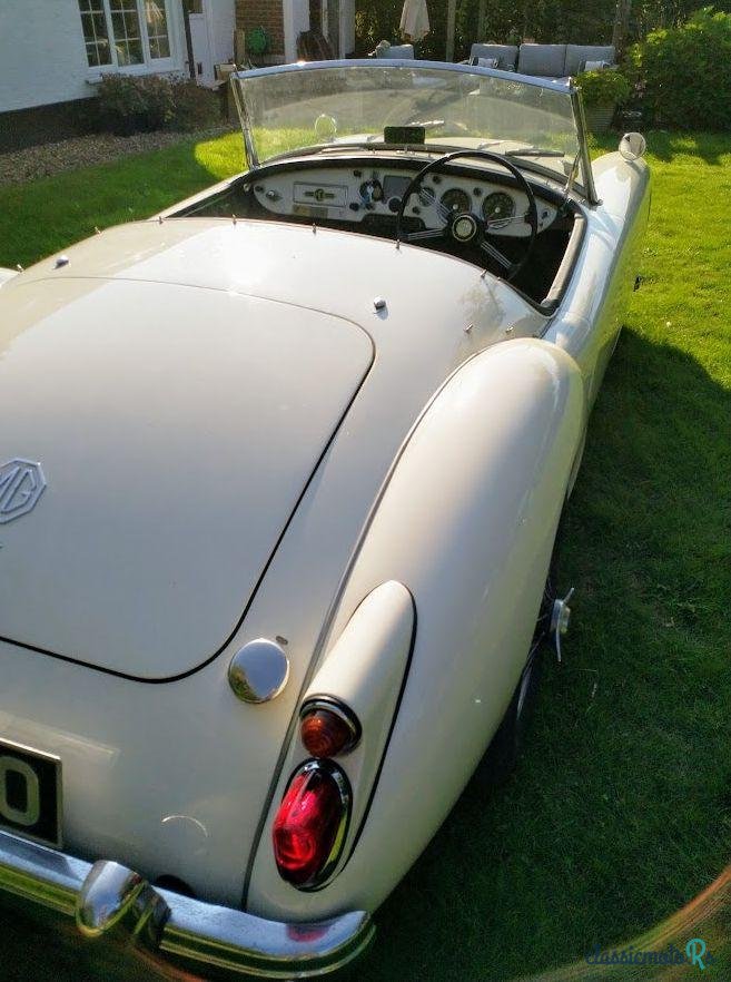 1960' MG MGA photo #3