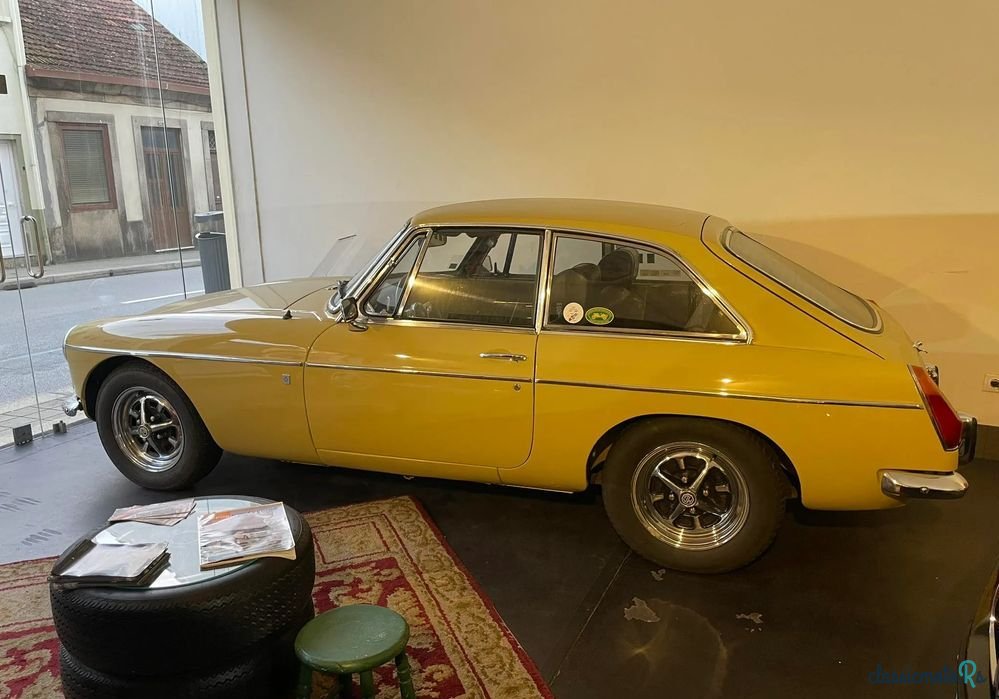 1973' MG MGB Gt photo #2