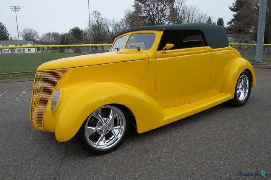 1937' Ford Custom photo #3