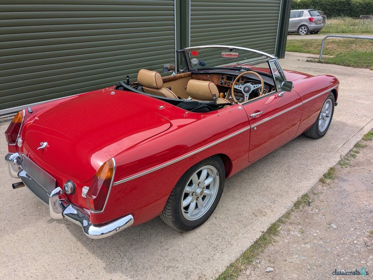 1970' MG MGB photo #2