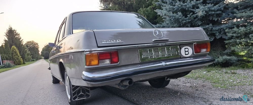 1973' Mercedes-Benz 220D W115 photo #4