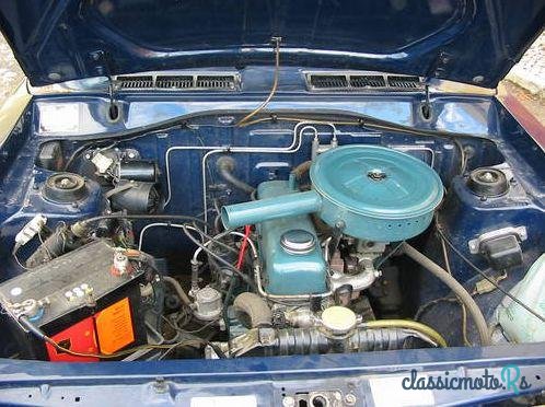 1972' Datsun B110 1200 Deluxe 2 Door photo #2