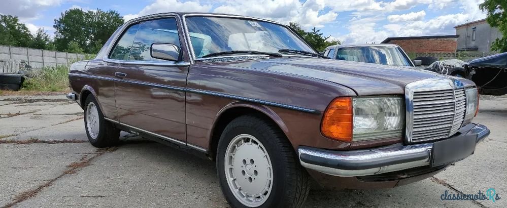 1979' Mercedes-Benz W123 photo #1