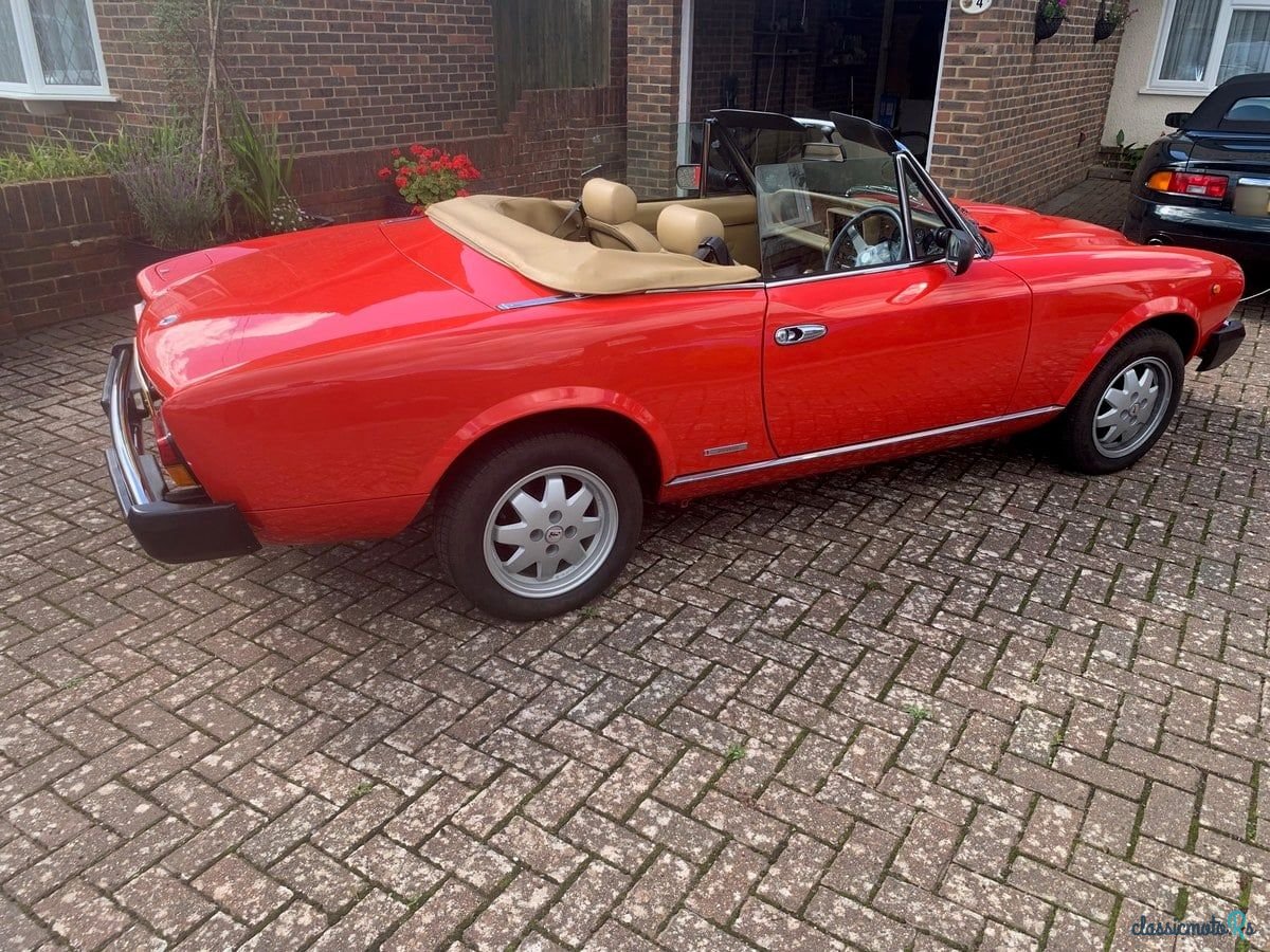 1985' Fiat 124 Spider photo #4