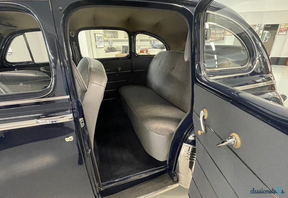1948' Ford V8 Berline photo #3