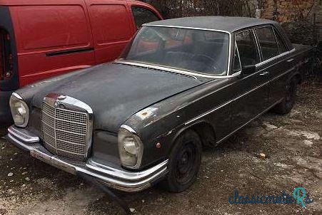 1968' Mercedes-Benz 280 SE photo #2