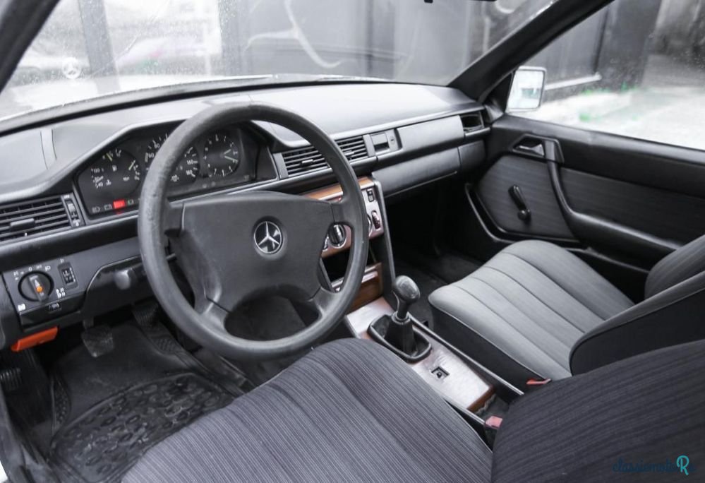 1986' Mercedes-Benz 250 photo #4