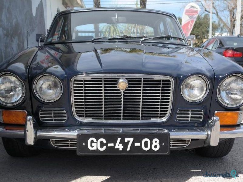 1972' Jaguar XJ6 2.8 photo #2