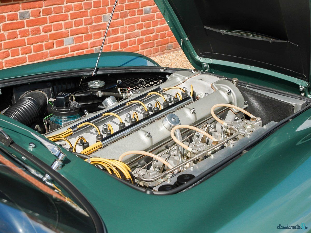 1961' Aston Martin DB4 photo #5