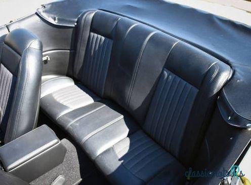 1970' Dodge Challenger photo #2