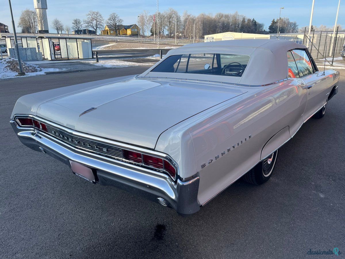 1965' Pontiac Bonneville photo #2