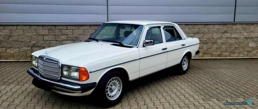 1979' Mercedes-Benz W123 photo #1