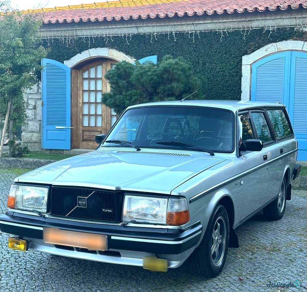 1984' Volvo 245 photo #3