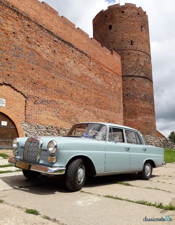 1965' Mercedes-Benz 200 W110 photo #2