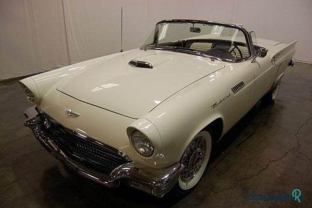 1957' Ford Thunderbird photo #2