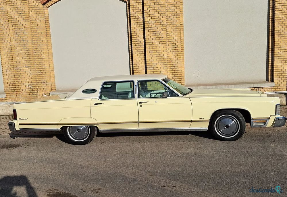 1975' Lincoln Town Car photo #2