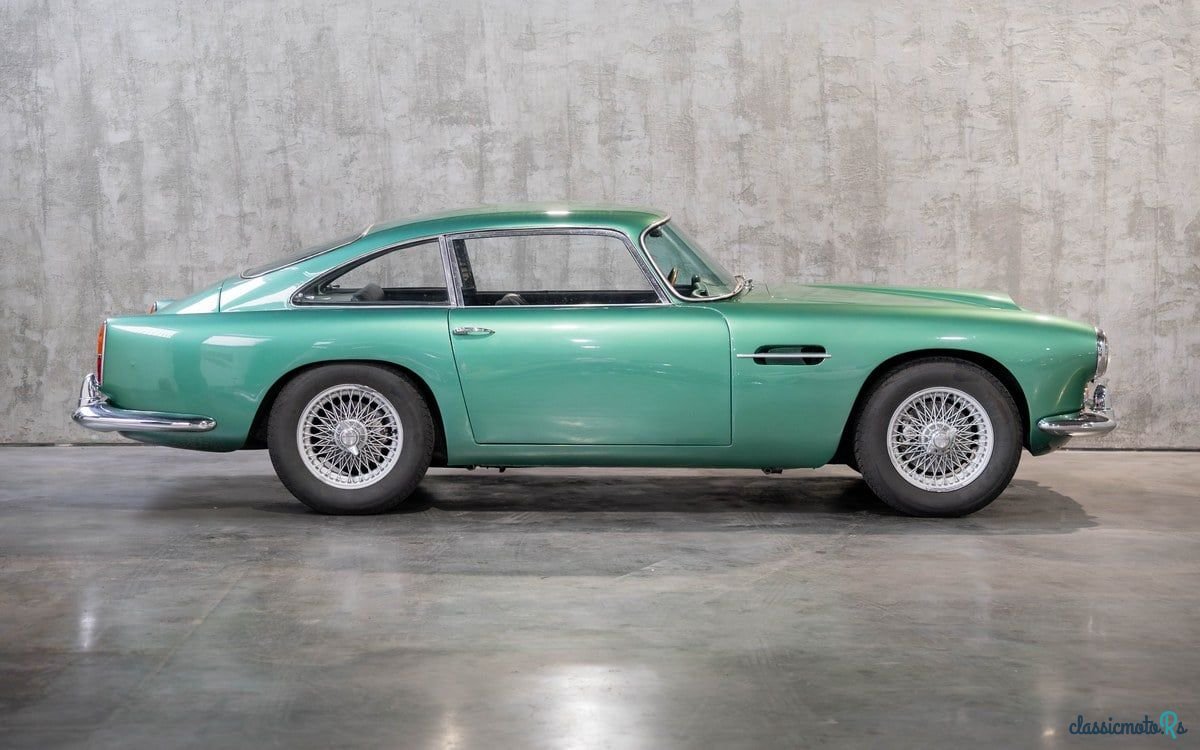 1960' Aston Martin DB4 photo #3
