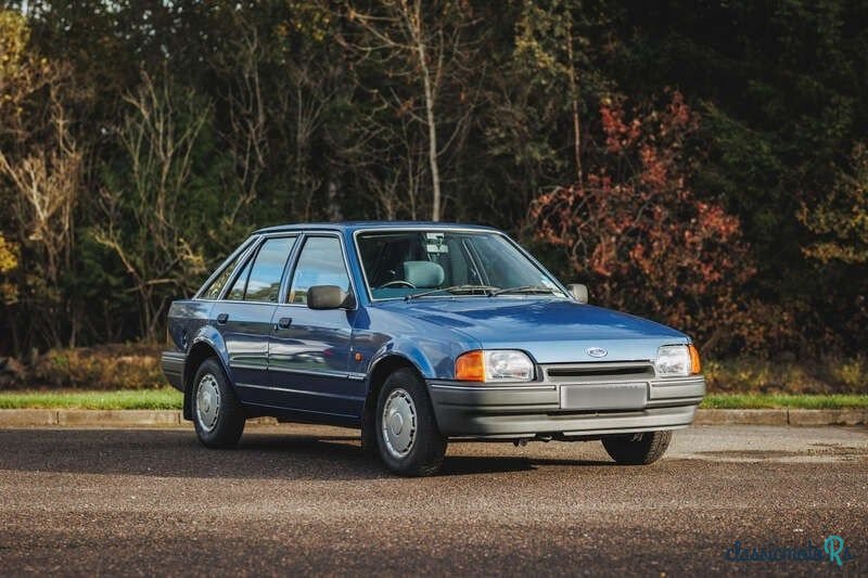 1988' Ford Escort photo #1