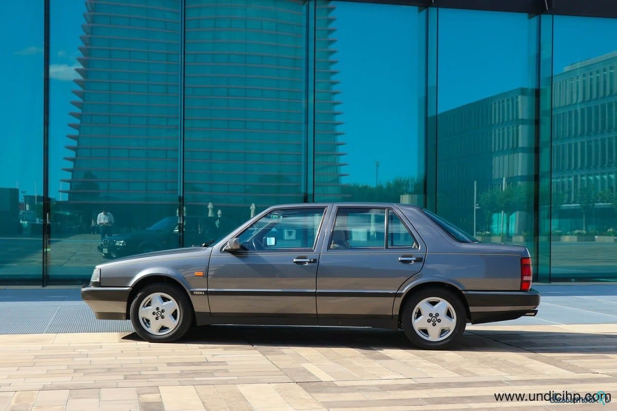 1989' Lancia Thema photo #1