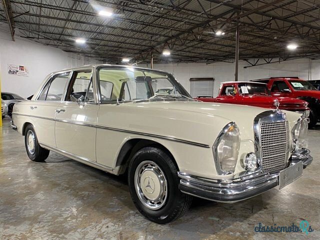1968' Mercedes-Benz 280SE photo #4