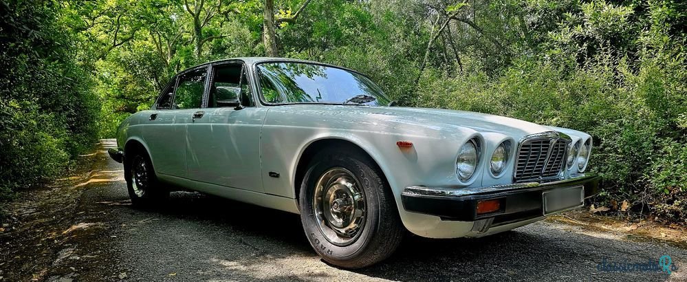 1975' Jaguar XJ photo #1