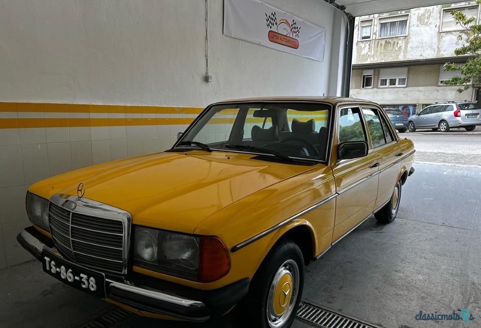 1978' Mercedes-Benz 200 photo #1