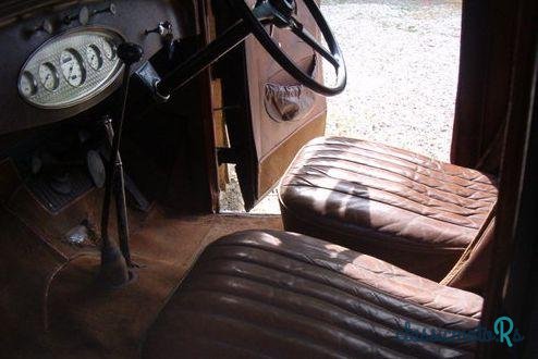 1932' Chrysler Six photo #2