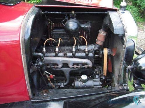 1926' Ford Model T Tudor photo #3