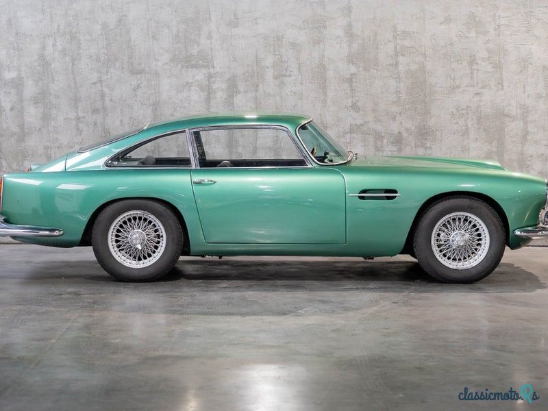 1960' Aston Martin DB4 photo #3